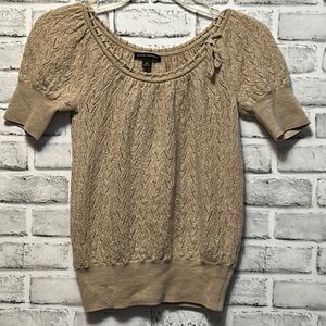 Banana Republic, Short Sleeve Tan Sweater w/Bow, Size Small, Adorable